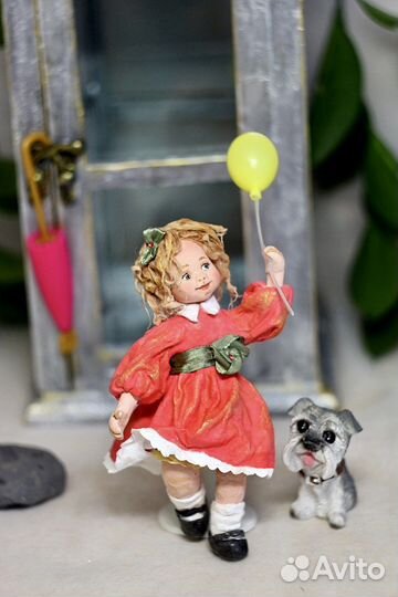 Ватная игрушка Мая с шариком