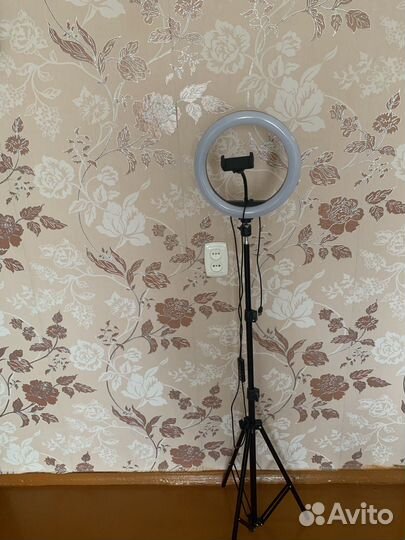 Кольцевая лампа со штативом новая