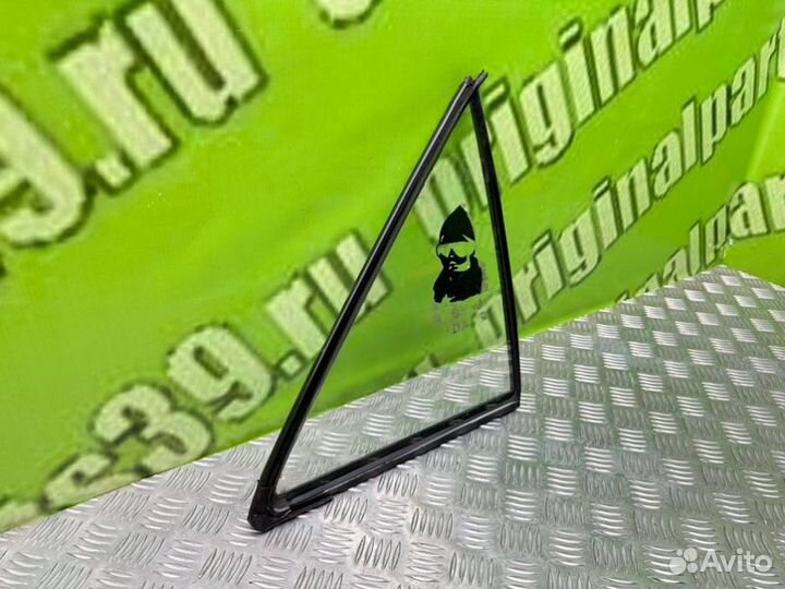 Форточка двери задняя правая Mercedes-Benz E-Class