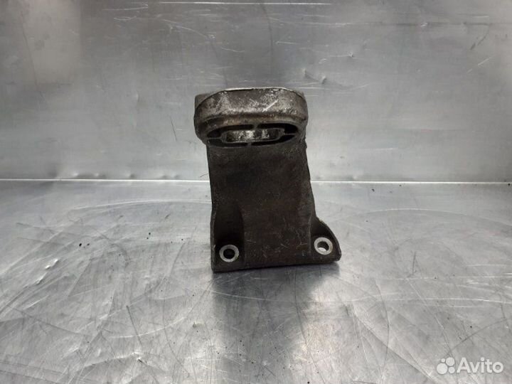 Кронштейн двигателя левый Audi 100 C4 1991-1994