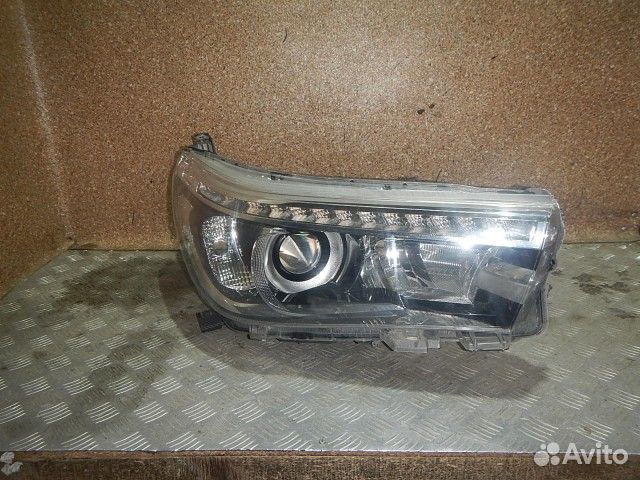 Фара правая Toyota Hi Lux с 2015г