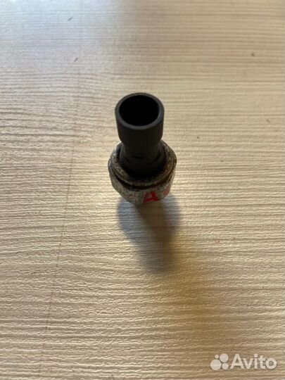 Датчик давления масла левый Opel Astra H