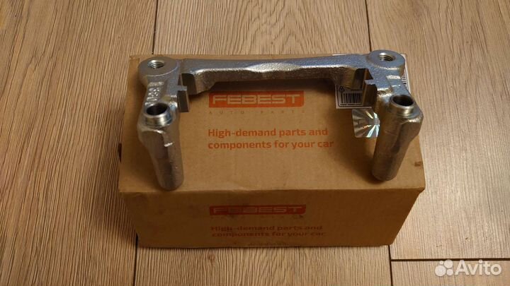 Скоба суппорта Митсубиси