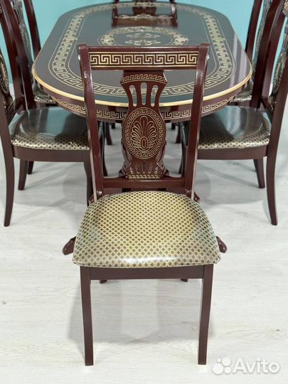 Стол и стулья