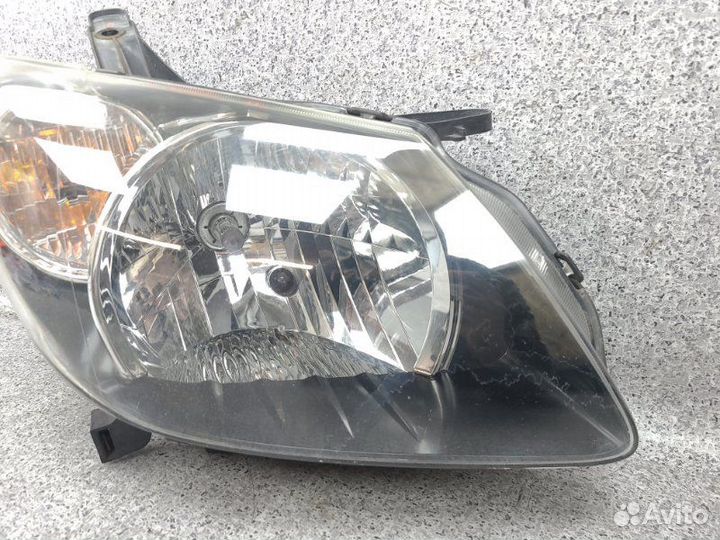 Фара передняя правая Toyota Voltz ZZE136 1zzfe