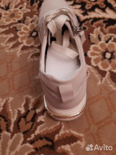 Кроссовки из натуральной кожи