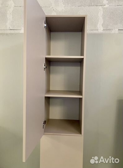 Шкаф-пенал с полками