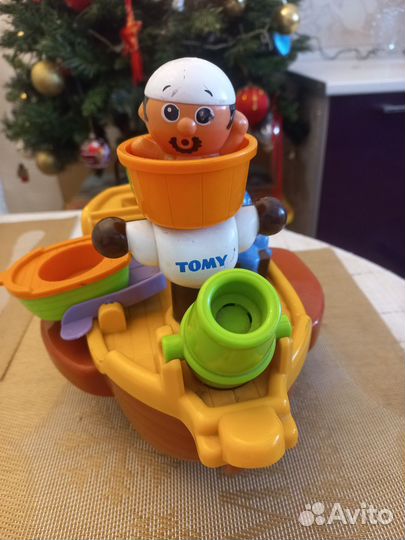Кораблик пиратский Tomy для купания
