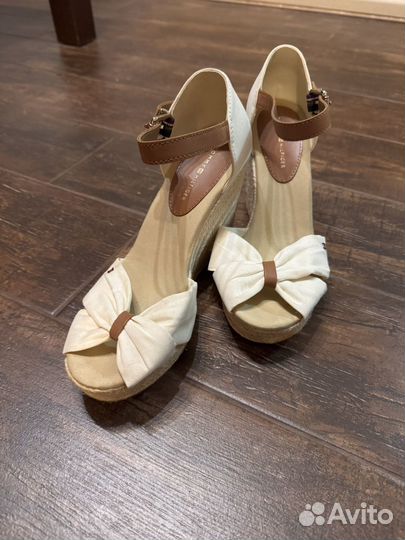 Tommy hilfiger босоножки 38