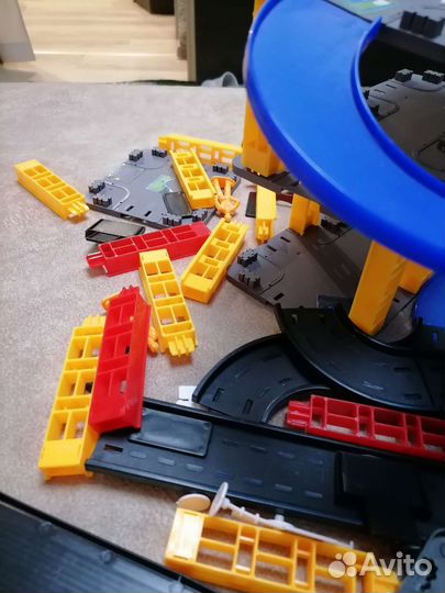 Детская парковка для машинок