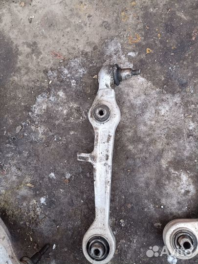 Рычаг подвески левый Volkswagen Passat B5+