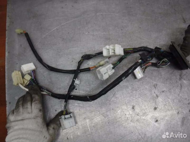 Коса подкапотная передняя Mitsubishi Pajero Sport