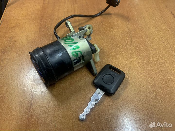 Замок багажника с ключом Ауди 80/100/А6 седан