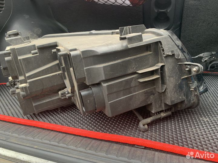 Фара левая Volkswagen Tiguan