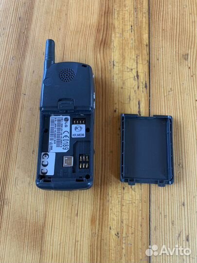 Телефон LG 500