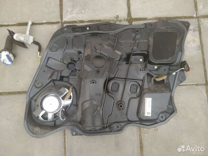 Панель левой водительской двери Мазда 3 бк