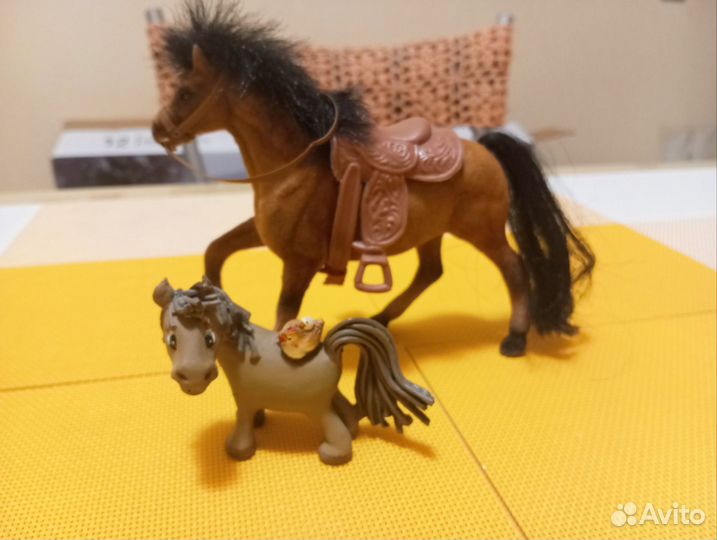 Конь с курицей