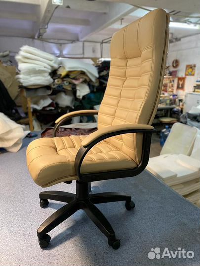 Офисное кресло