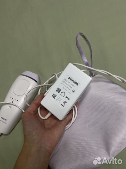 Компактный фотоэпилятор Philips Lumea Essential