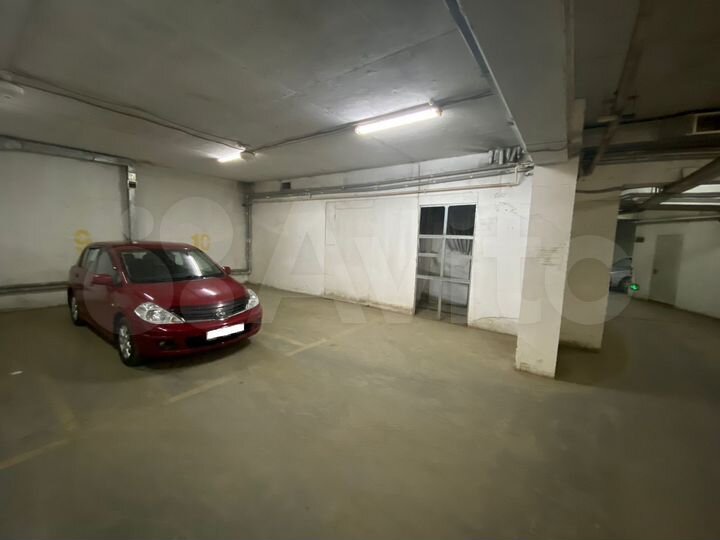 Машиноместо, > 30 м²