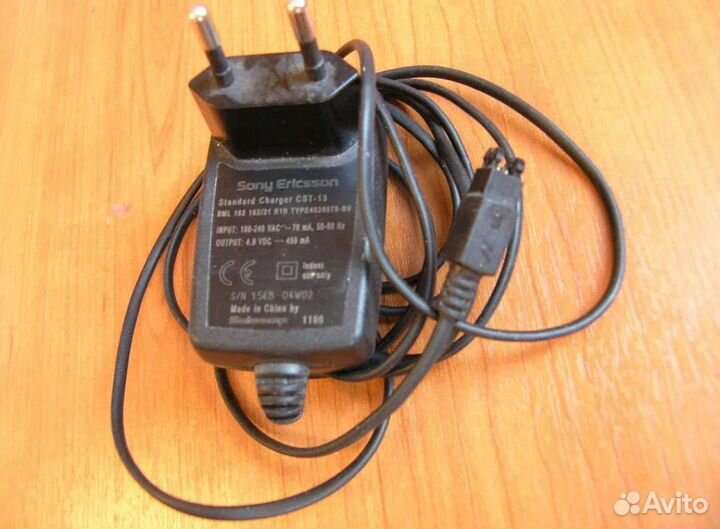 Зарядное устройство Sony Ericsson