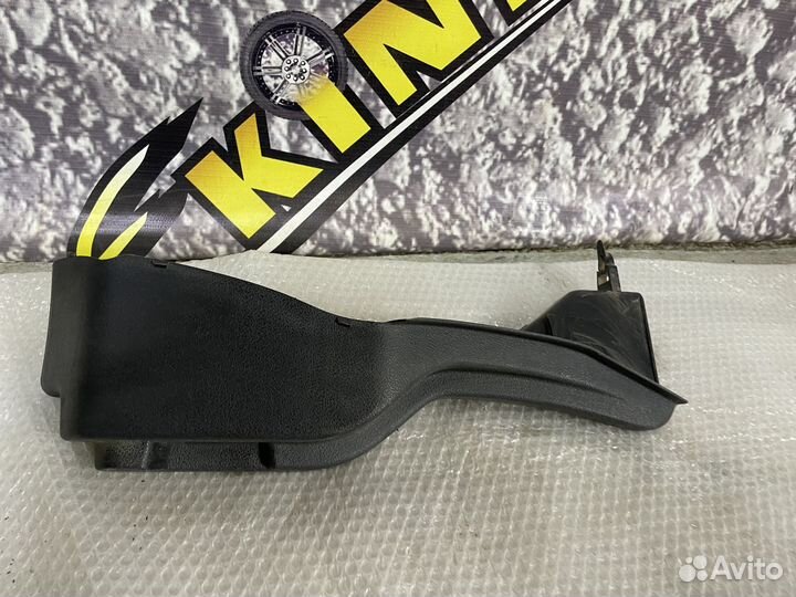 Кронштейн полки багажника Renault Laguna 2 Лагуна