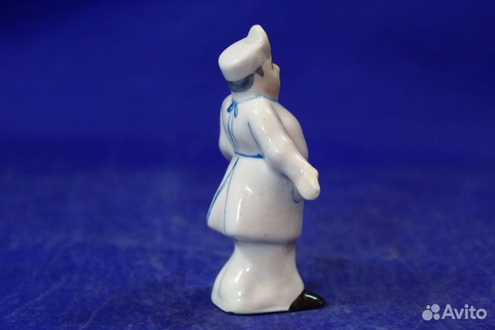 Фарфоровая статуэтка миниатюра Доктор Врач Лекарь
