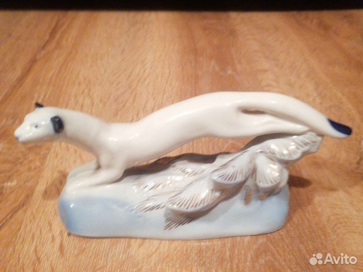 Статуэтка фарфоровая