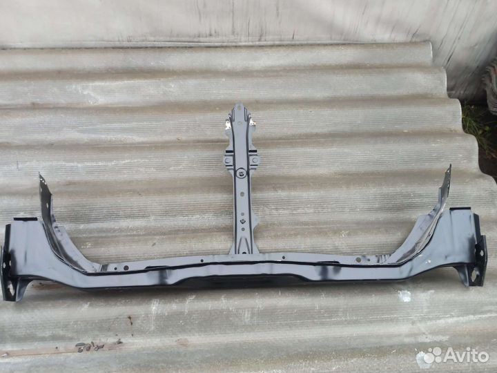 Нижняя часть рамки радиатора