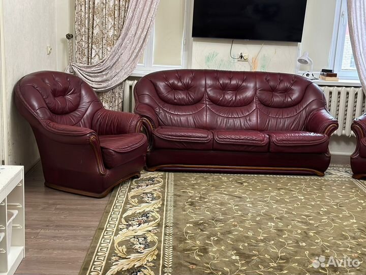 Кожаный диван и 2 кресла