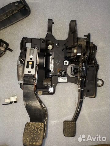 Педальный узел педаль Шевроле Авео Т300