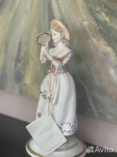 Фарфоровая статуэтка