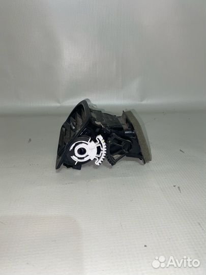 Volkswagen Polo 09- Дефлектор воздушный левый 428