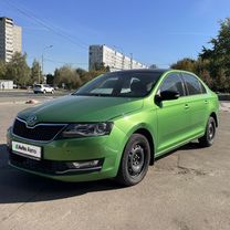 Skoda Rapid 1.6 AT, 2018, битый, 51 000 км, с пробегом, цена 1 090 000 руб.