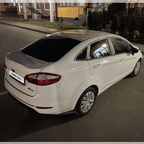 Ford Fiesta 1.6 AMT, 2015, 137 000 км, с пробегом, цена 720 000 руб.