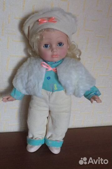 Кукла в берете мягка музыкальная