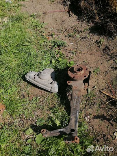 Поворотный кулак на Passat B5+