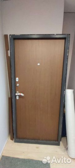 Дверь входная металлическая от застройщика
