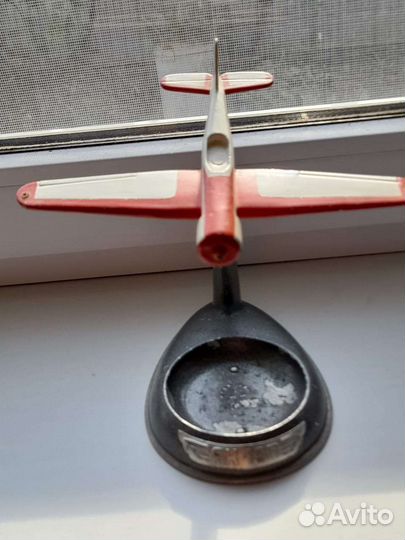 Пепельница самолёт. Нет винта