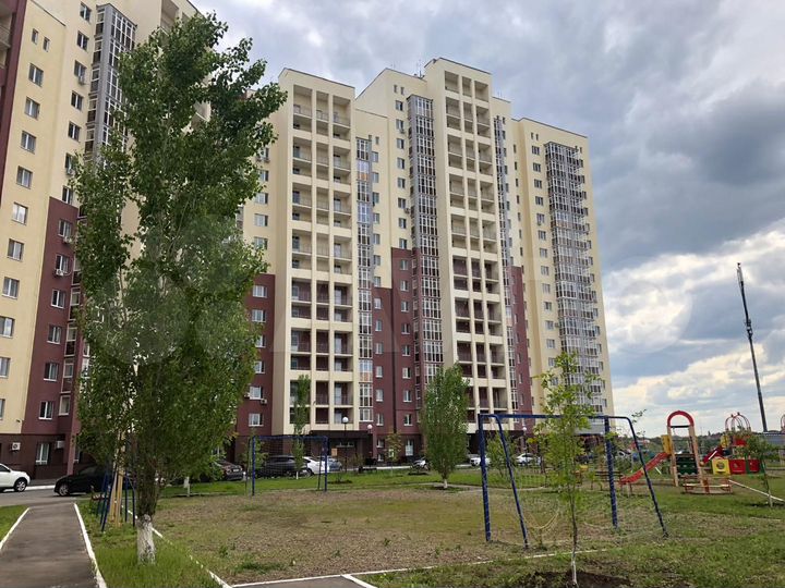 2-к. квартира, 70 м², 8/17 эт.