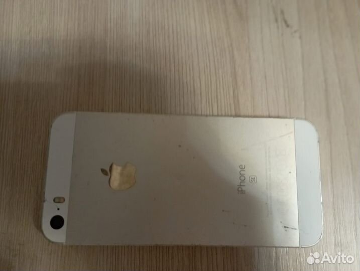Телефон iPhone se 2016