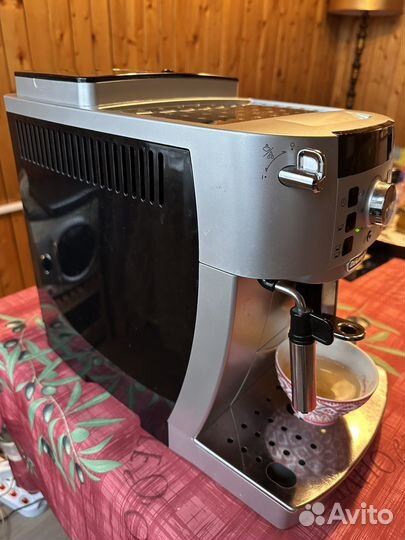 Кофемашина delonghi magnifica s
