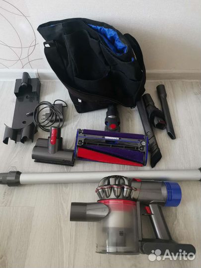 Пылесос Dyson v8