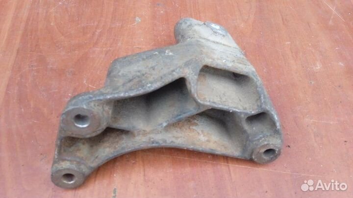 Кронштейн двигателя левый Chevrolet Aveo T250