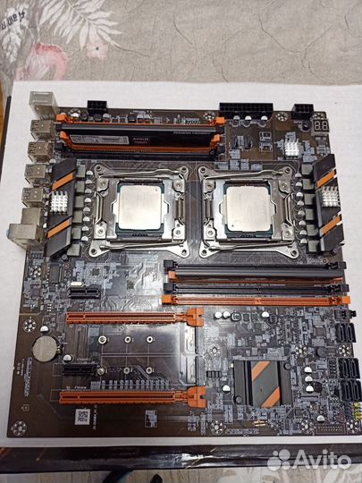 Материнская плата с процессором и памятью