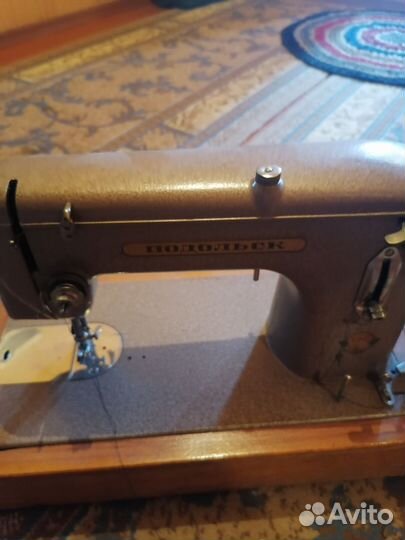 Швейная машина Чайка