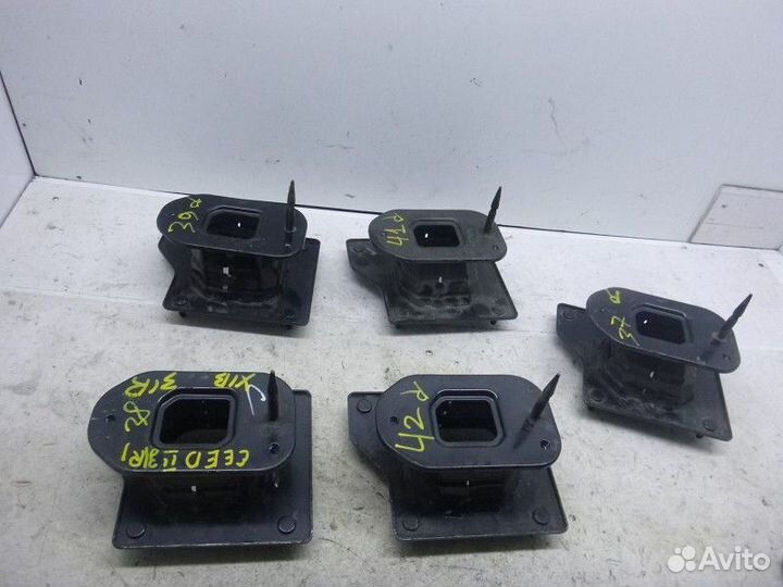 Кронштейн заднего усилителя правый KIA ceed 2007