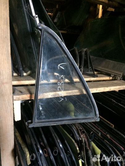 Форточка задняя правая и левая Mercedes w 123