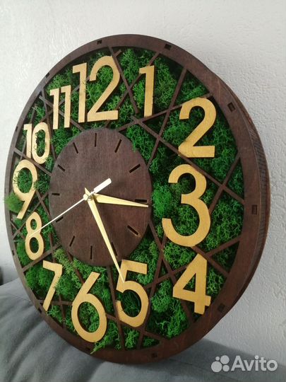 Часы из стабилизированного мха