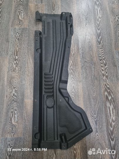 Облицовка днища левая на бмв F15, F16